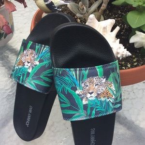 JOHNNY WAS BRAND NEW SLIDES